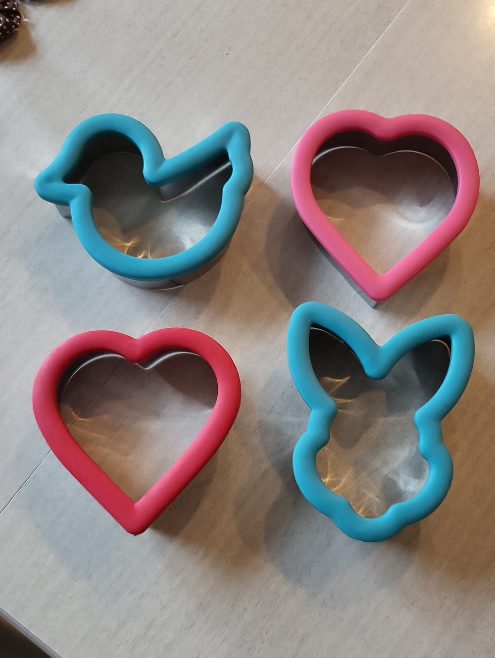 4 Wilton Comfort Grip Large Cookie Cutters Hearts, Bunny, & Duck